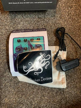 Load image into Gallery viewer, EarthQuaker Devices Avalanche Run (Stereo Delay & Reverb) V2 *Gently Used Mint condition