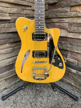 Load image into Gallery viewer, Duesenberg Caribou Butterscotch Blonde